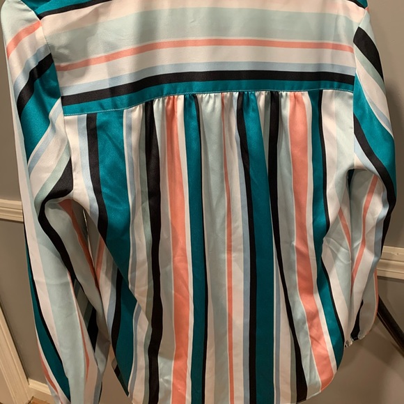 Size M top - Picture 2 of 3